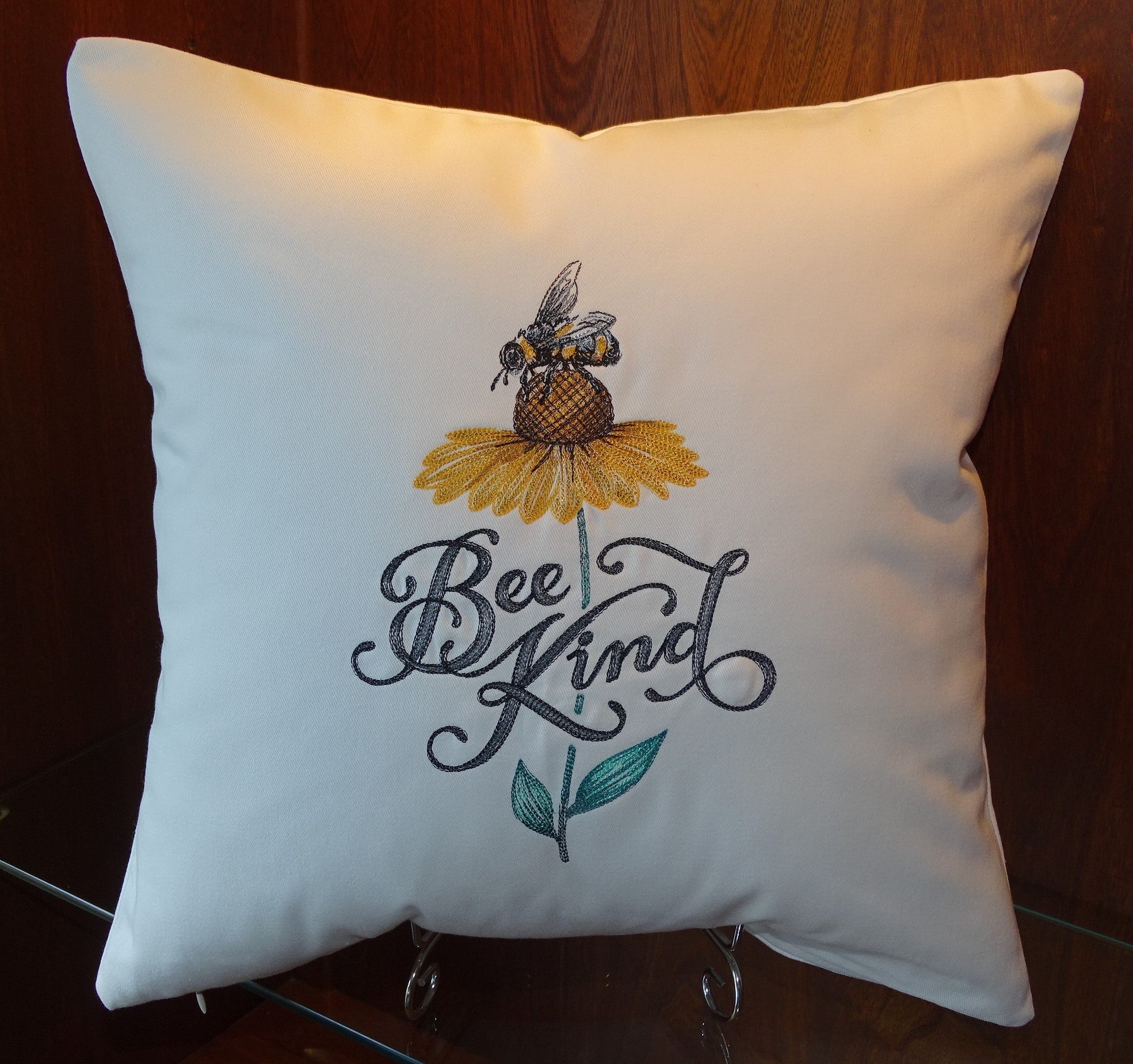 This endearing embroidery of Mother Nature's busiest on100% cotton twill fabric